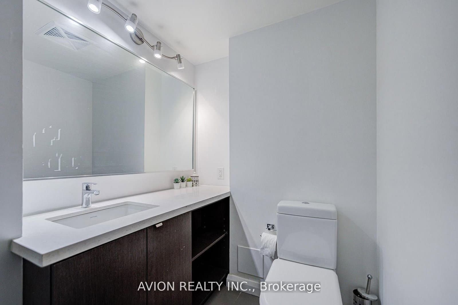 155 Yorkville Avenue, Unit 1920 thumbnail 14