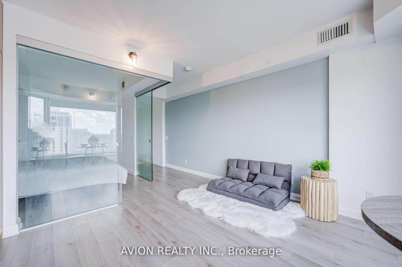 155 Yorkville Avenue, Unit 1920 thumbnail 2