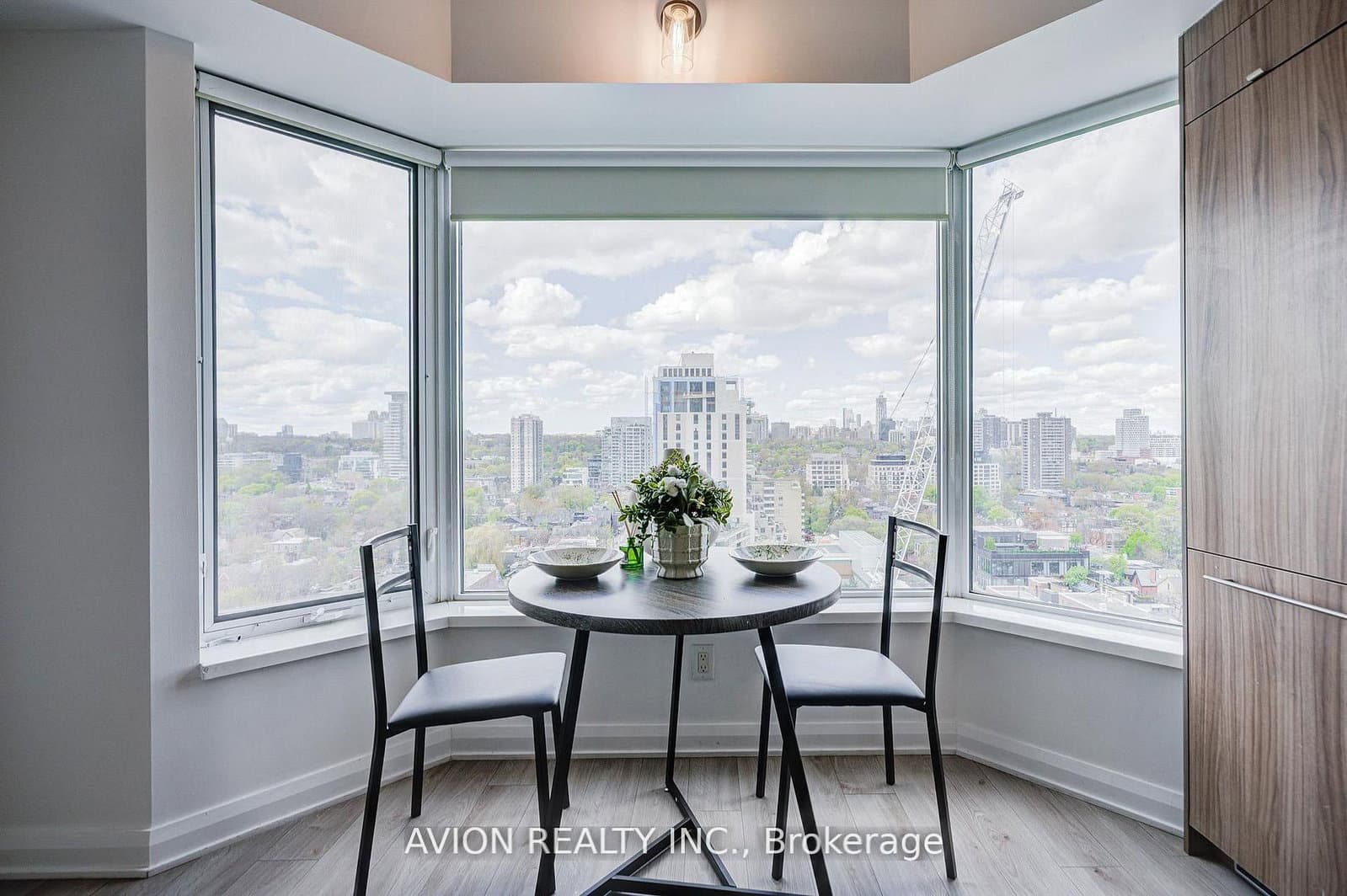 155 Yorkville Avenue, Unit 1920 thumbnail 3