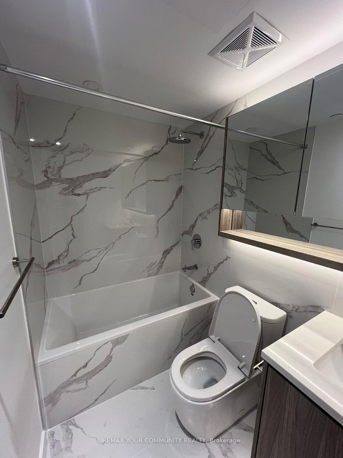 18 Esther Shiner Boulevard, Unit 652 thumbnail 17