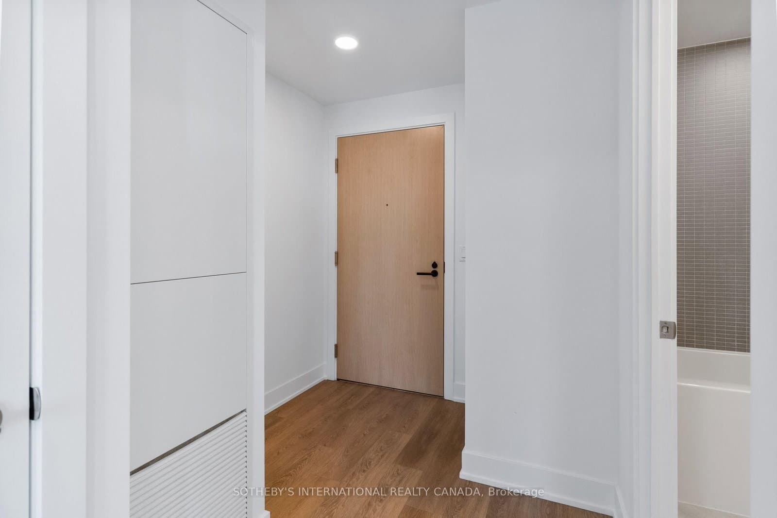 200 Redpath Avenue, Unit 1101 thumbnail 2