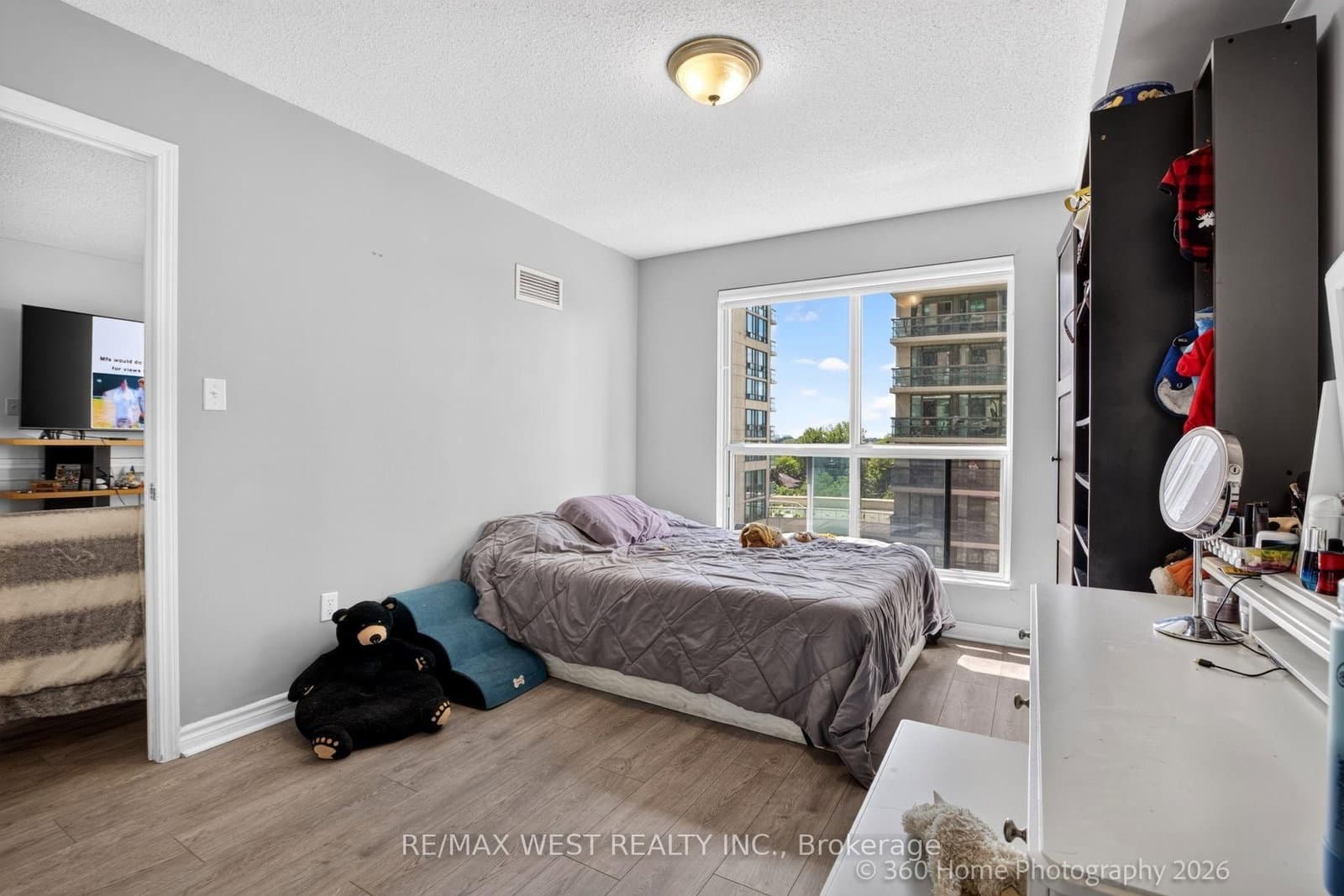 7 Lorraine Drive, Unit 706 thumbnail 18