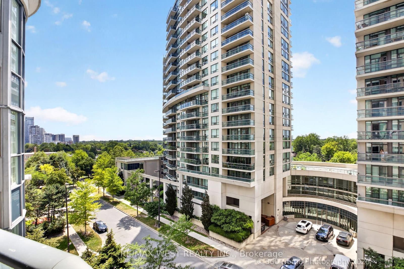 7 Lorraine Drive, Unit 706 thumbnail 2