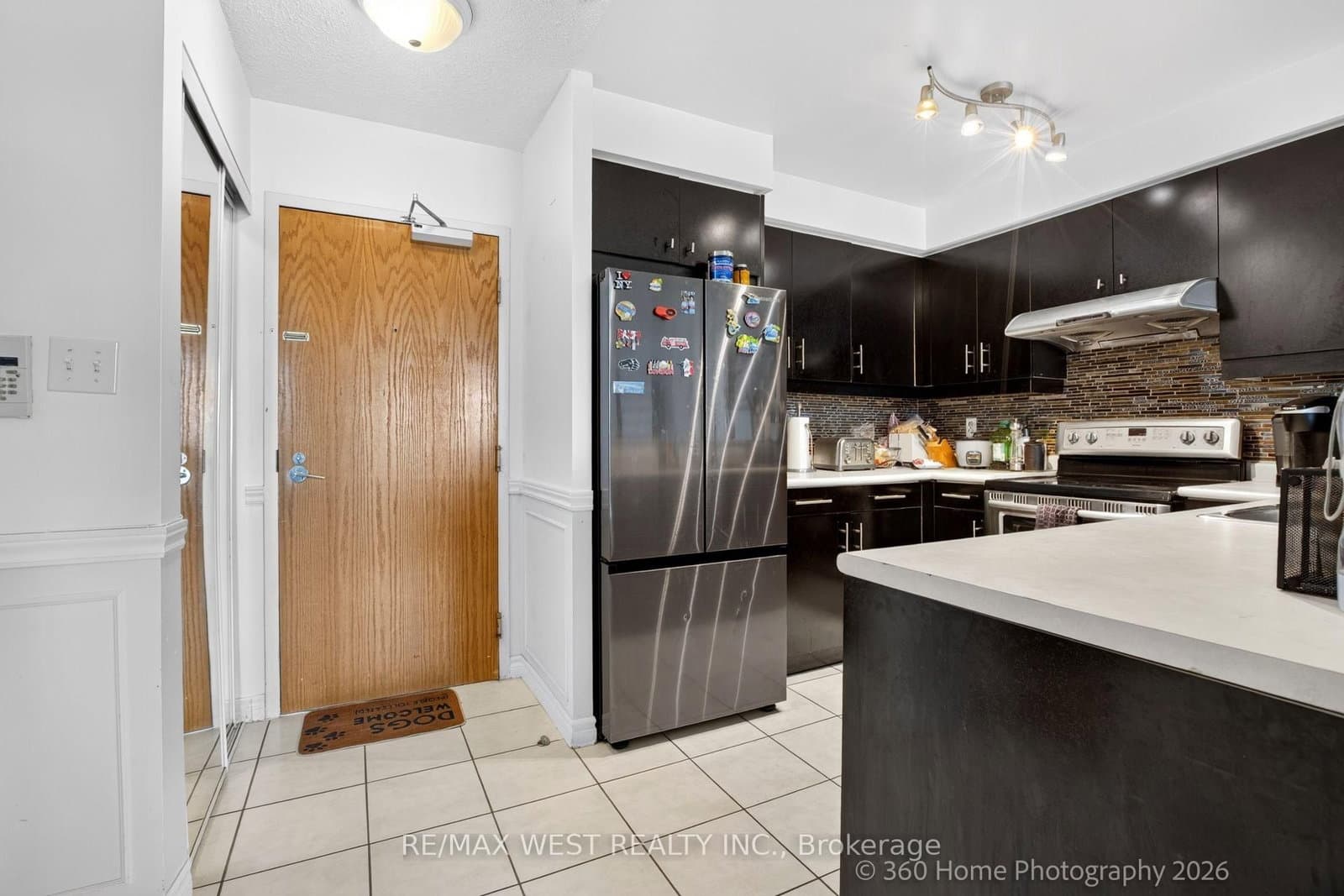 7 Lorraine Drive, Unit 706 thumbnail 5
