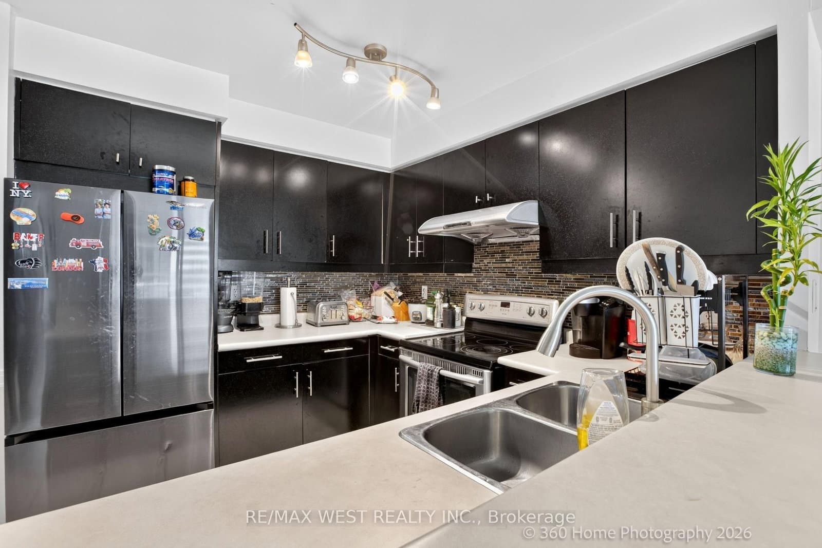 7 Lorraine Drive, Unit 706 thumbnail 7