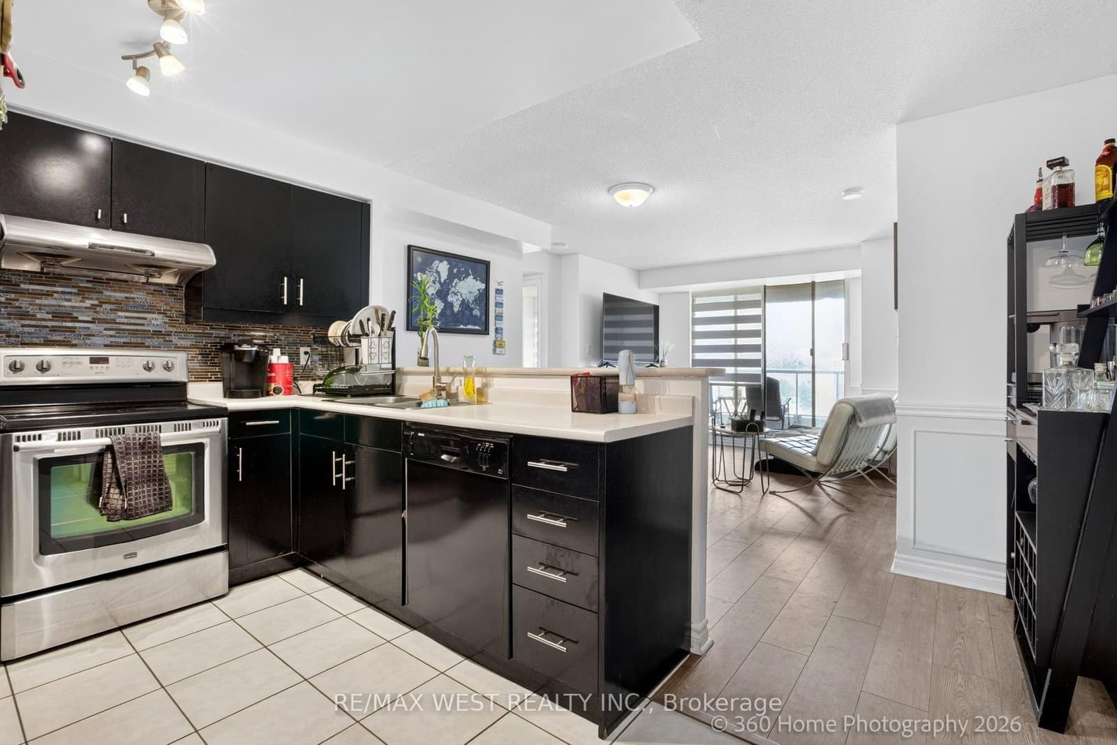 7 Lorraine Drive, Unit 706 thumbnail 8