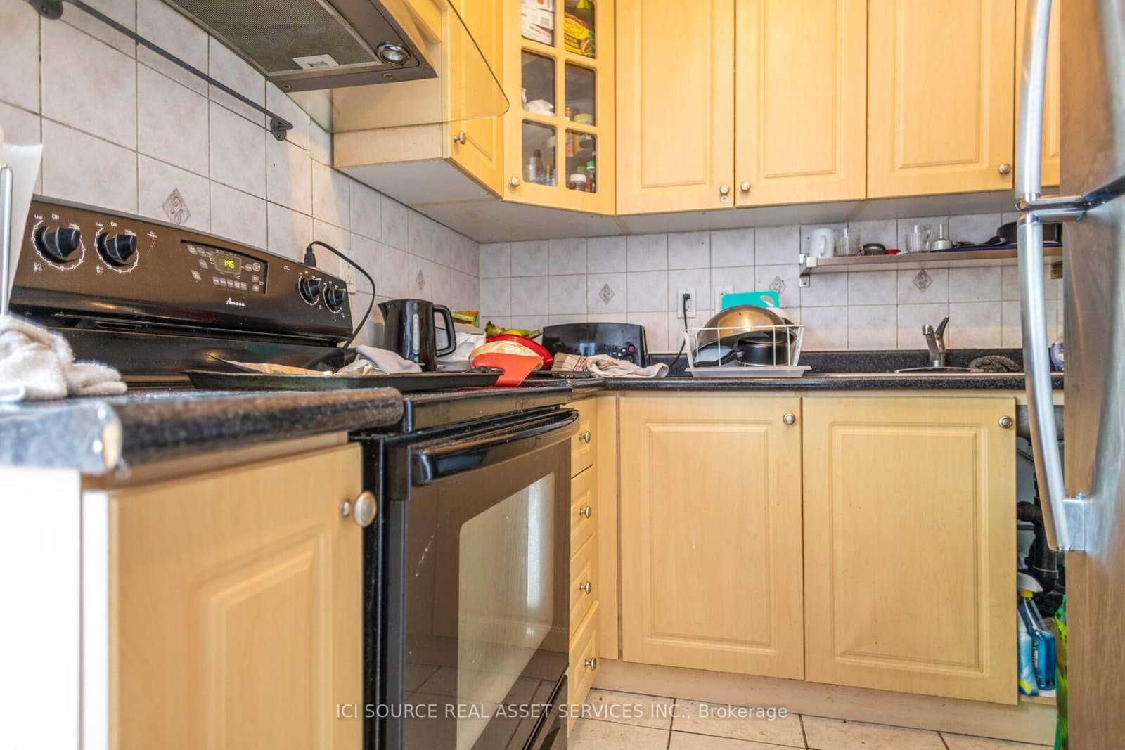 693 Euclid Avenue, Unit 2 thumbnail 4
