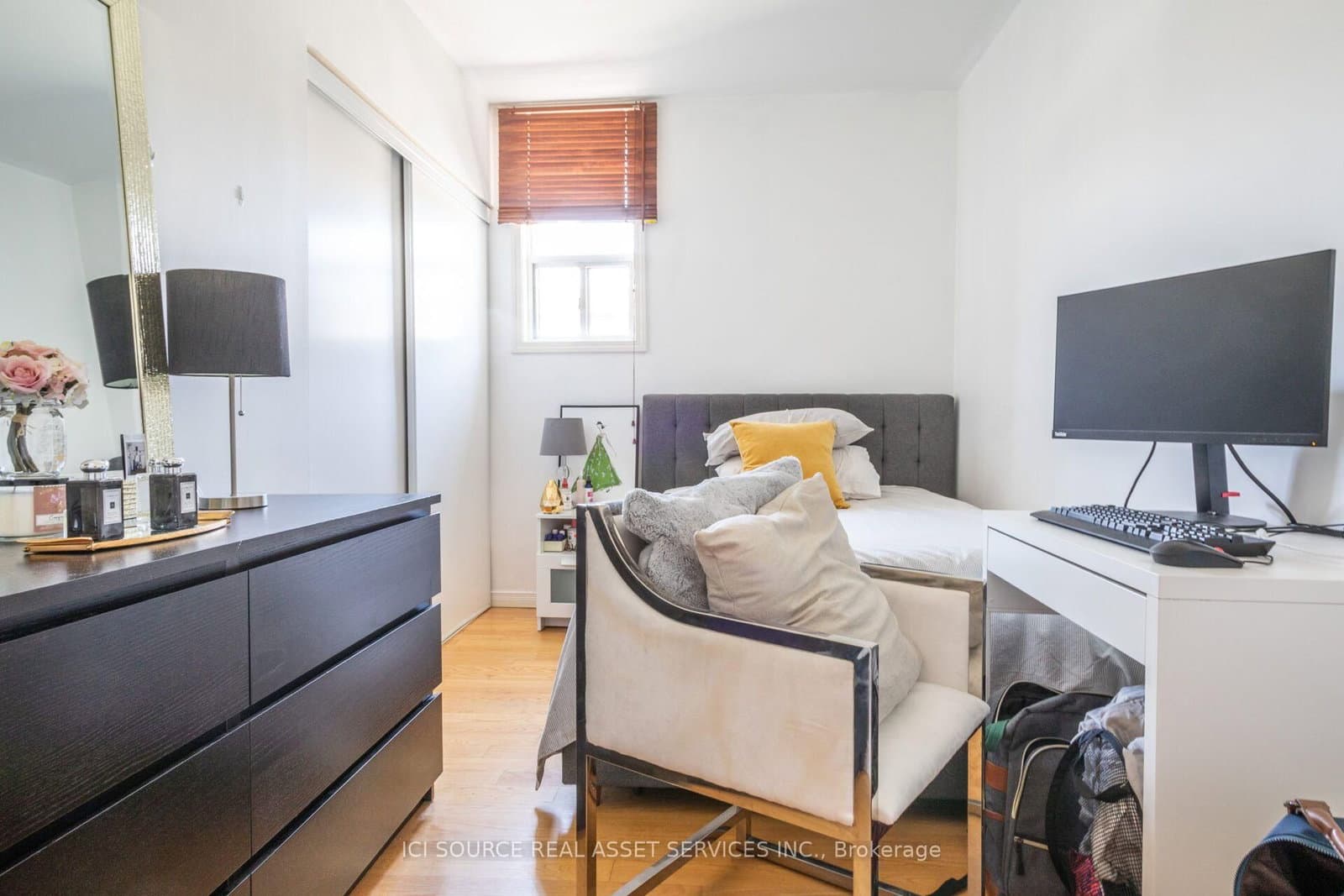 693 Euclid Avenue, Unit 2 thumbnail 9
