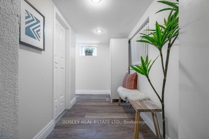 15 Manor Road E, Unit Basement thumbnail 12