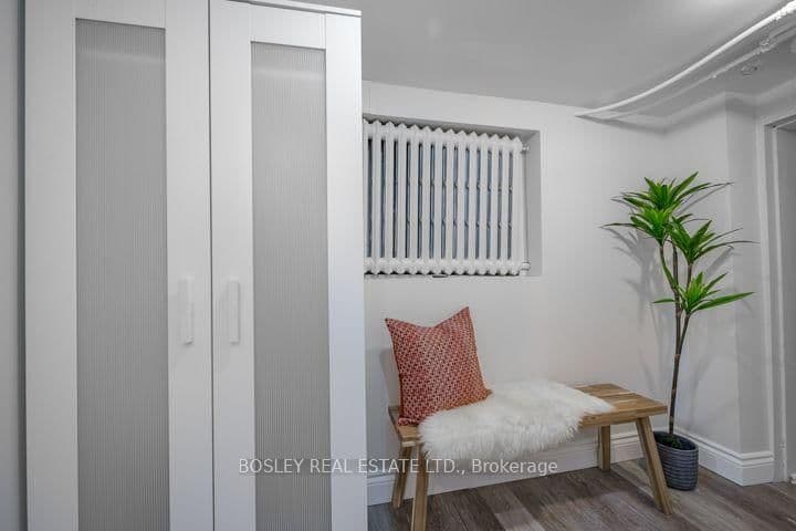 15 Manor Road E, Unit Basement thumbnail 13