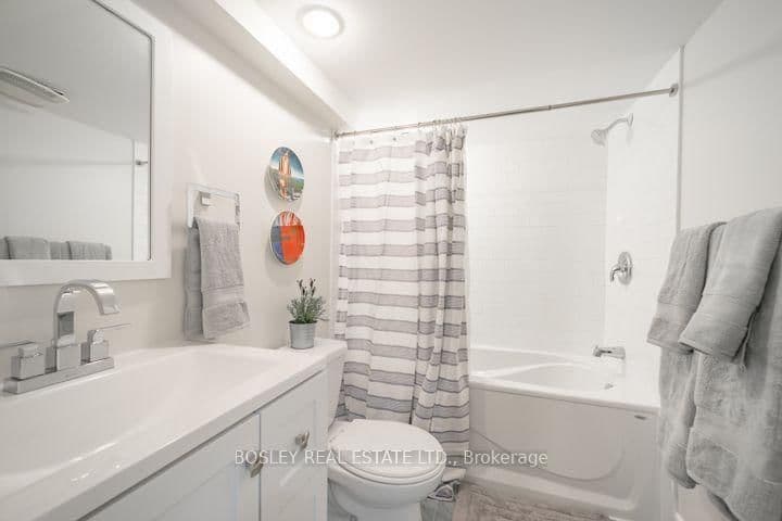 15 Manor Road E, Unit Basement thumbnail 14