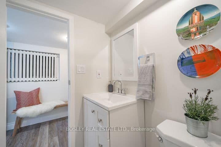 15 Manor Road E, Unit Basement thumbnail 15