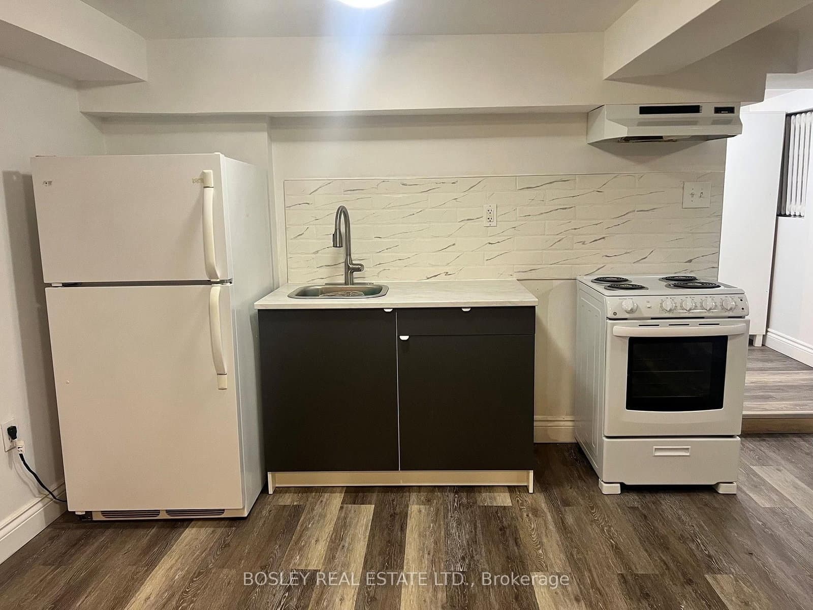 15 Manor Road E, Unit Basement thumbnail 3