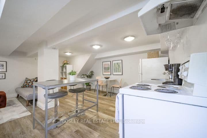 15 Manor Road E, Unit Basement thumbnail 6
