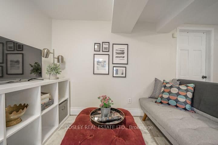 15 Manor Road E, Unit Basement thumbnail 8