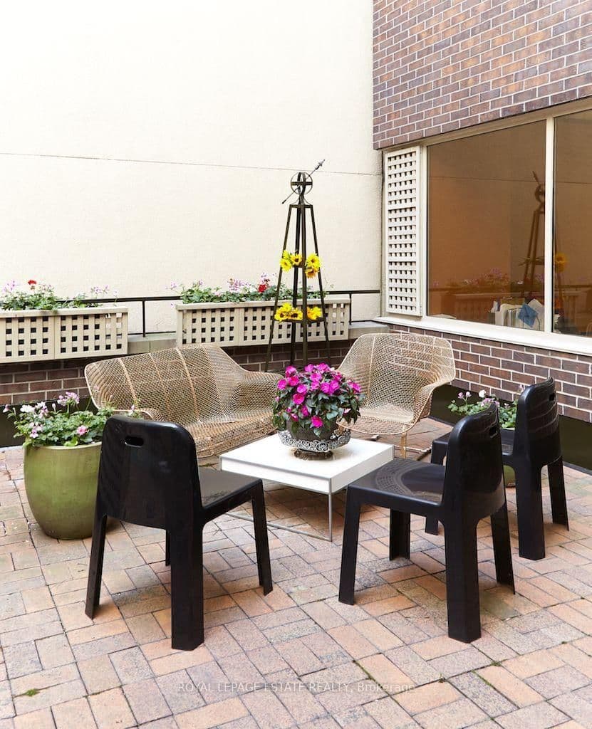 124 Merton Street, Unit 404 thumbnail 6
