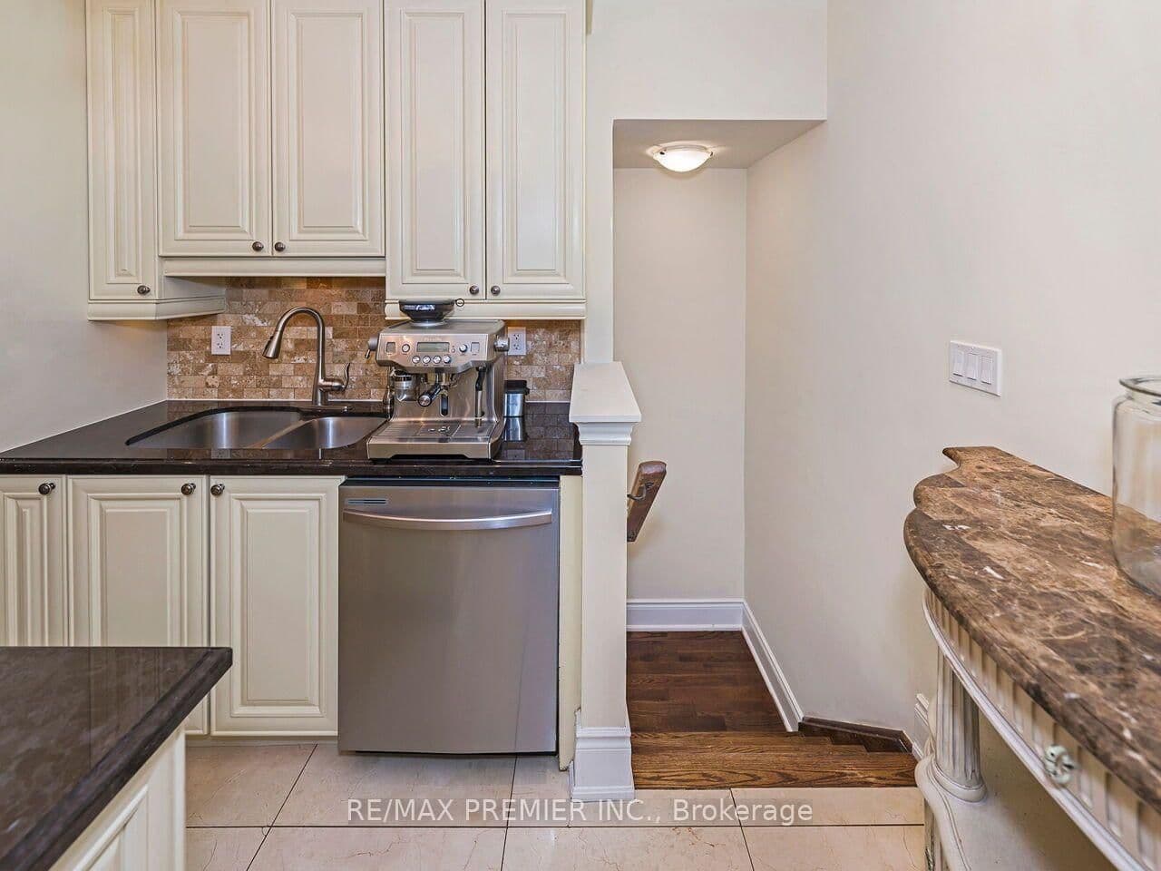 30 Hargrave Lane, Unit 14 thumbnail 16