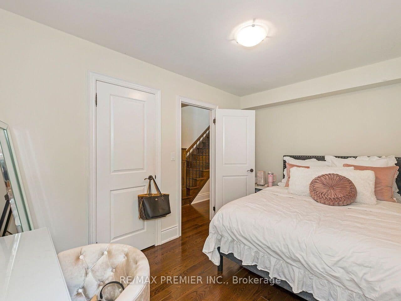 30 Hargrave Lane, Unit 14 thumbnail 31