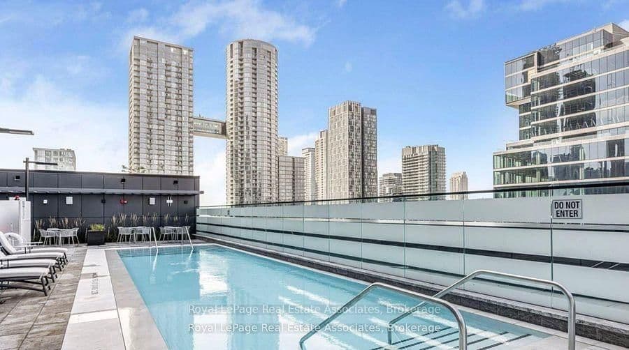 480 Front Street W, Unit 1206 thumbnail 28