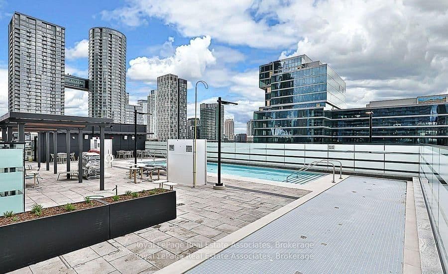 480 Front Street W, Unit 1206 thumbnail 31