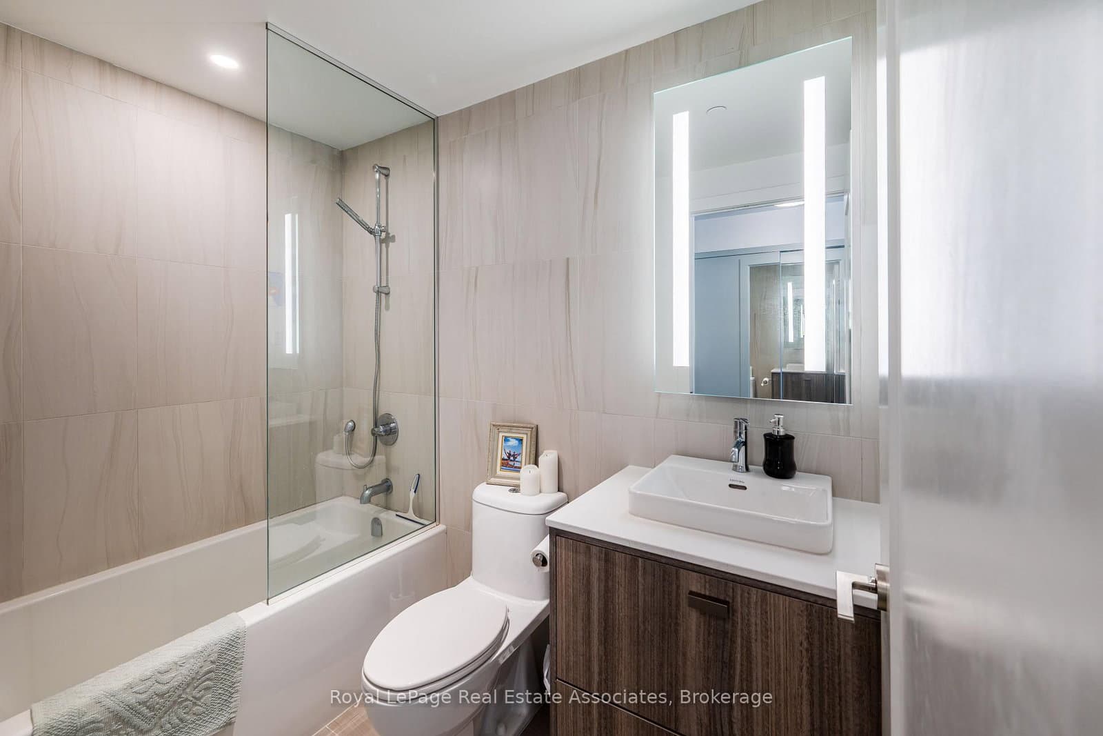 480 Front Street W, Unit 1206 thumbnail 8
