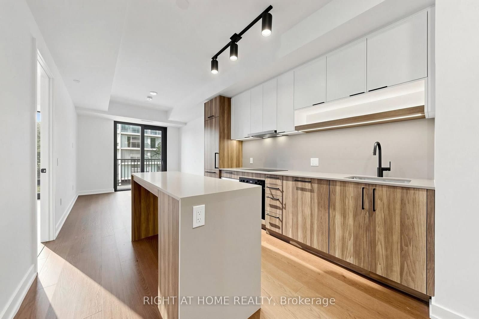 91 Montclair Avenue, Unit 521 thumbnail 10