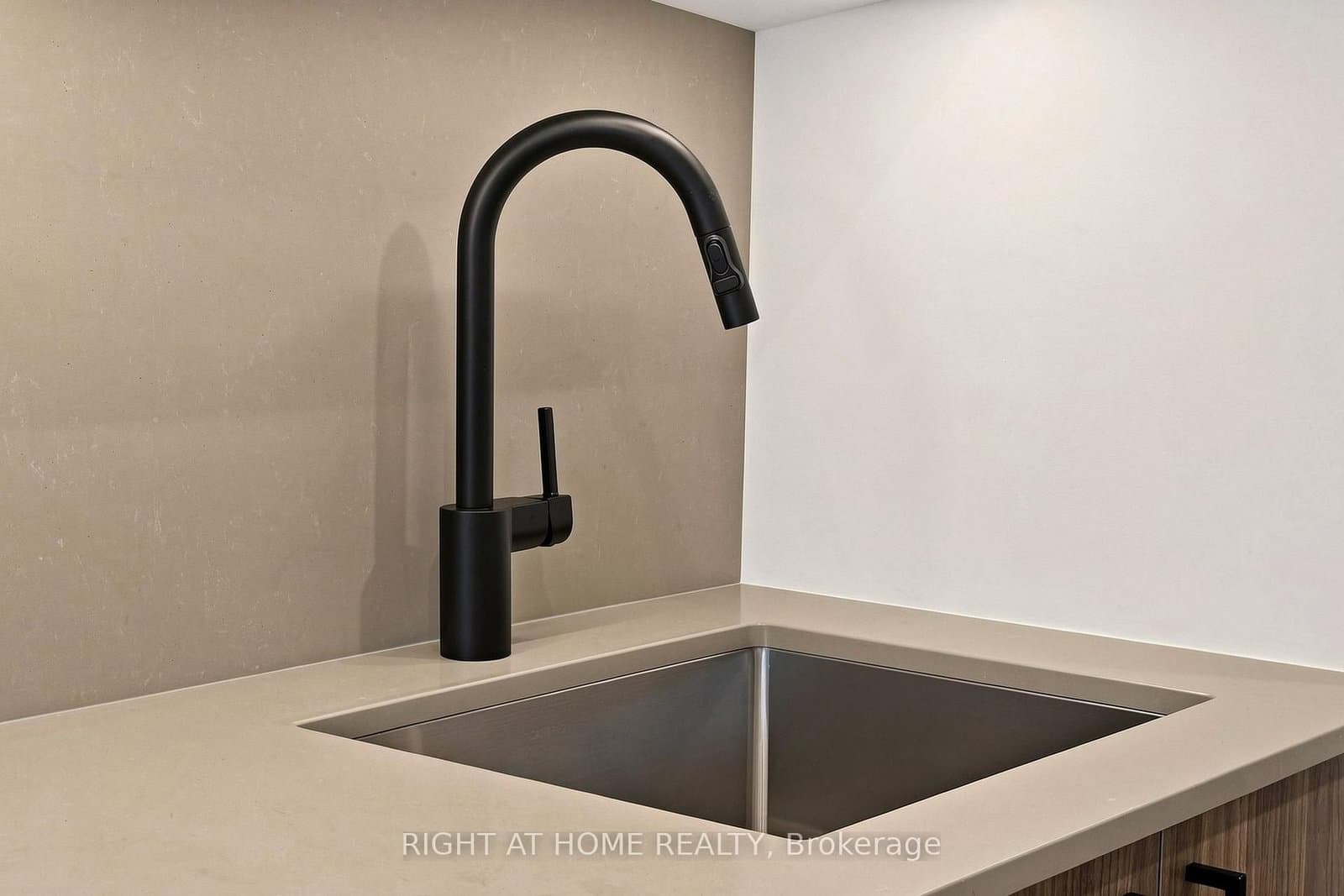 91 Montclair Avenue, Unit 521 thumbnail 15