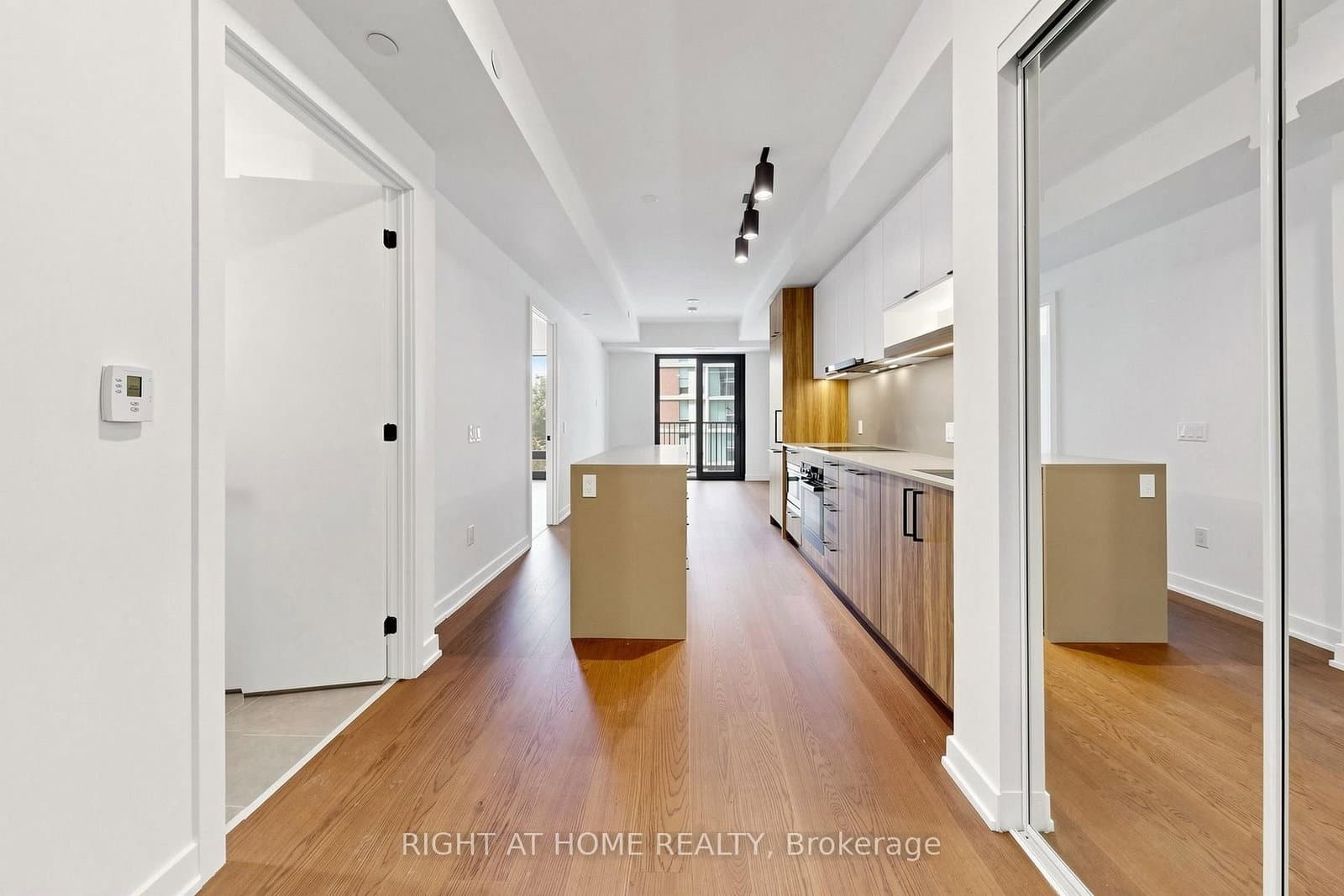 91 Montclair Avenue, Unit 521 thumbnail 16