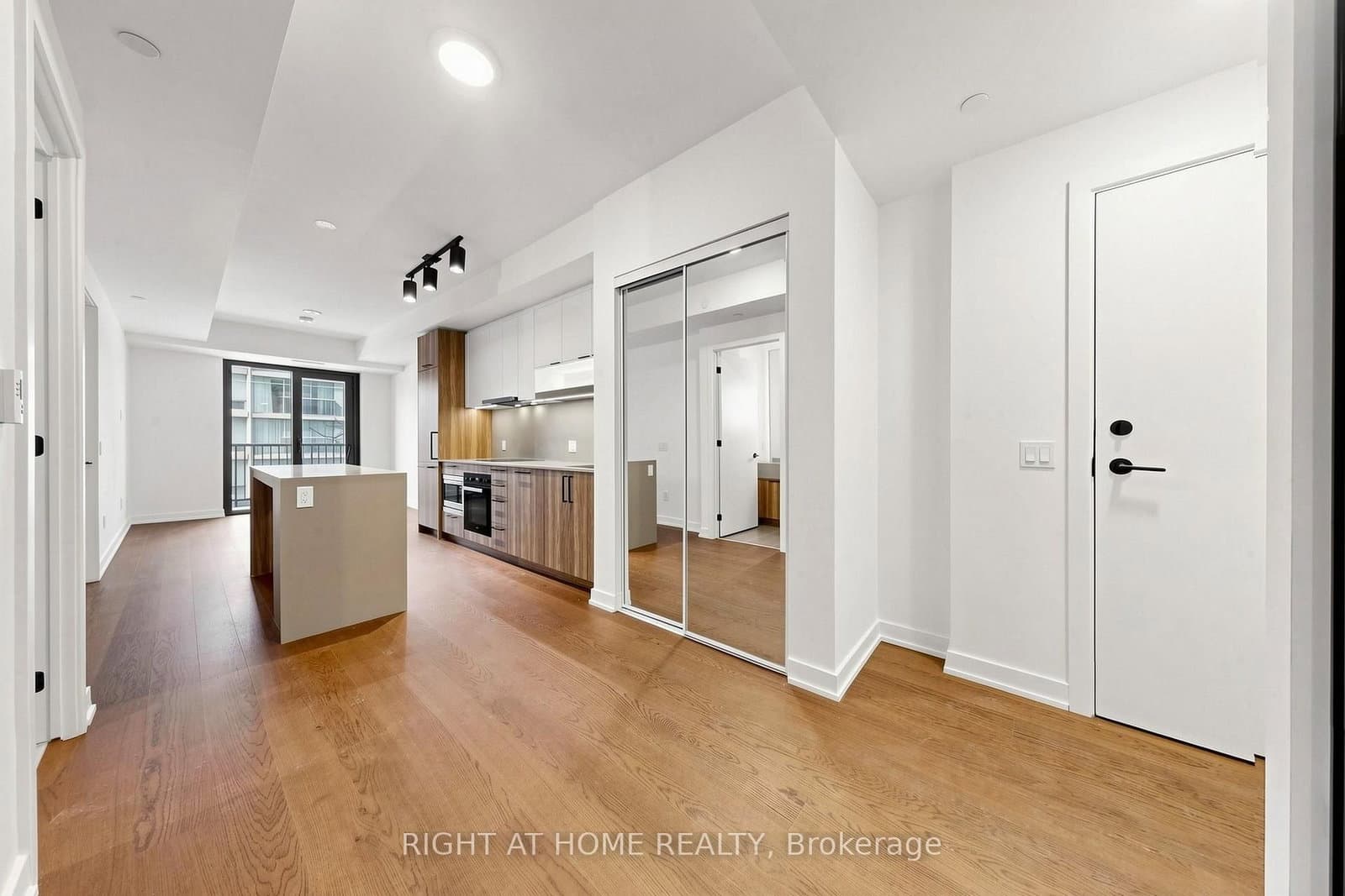 91 Montclair Avenue, Unit 521 thumbnail 17