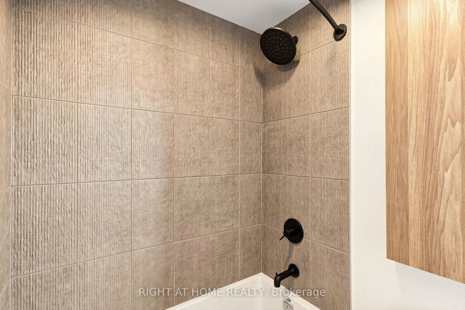 91 Montclair Avenue, Unit 521 thumbnail 32