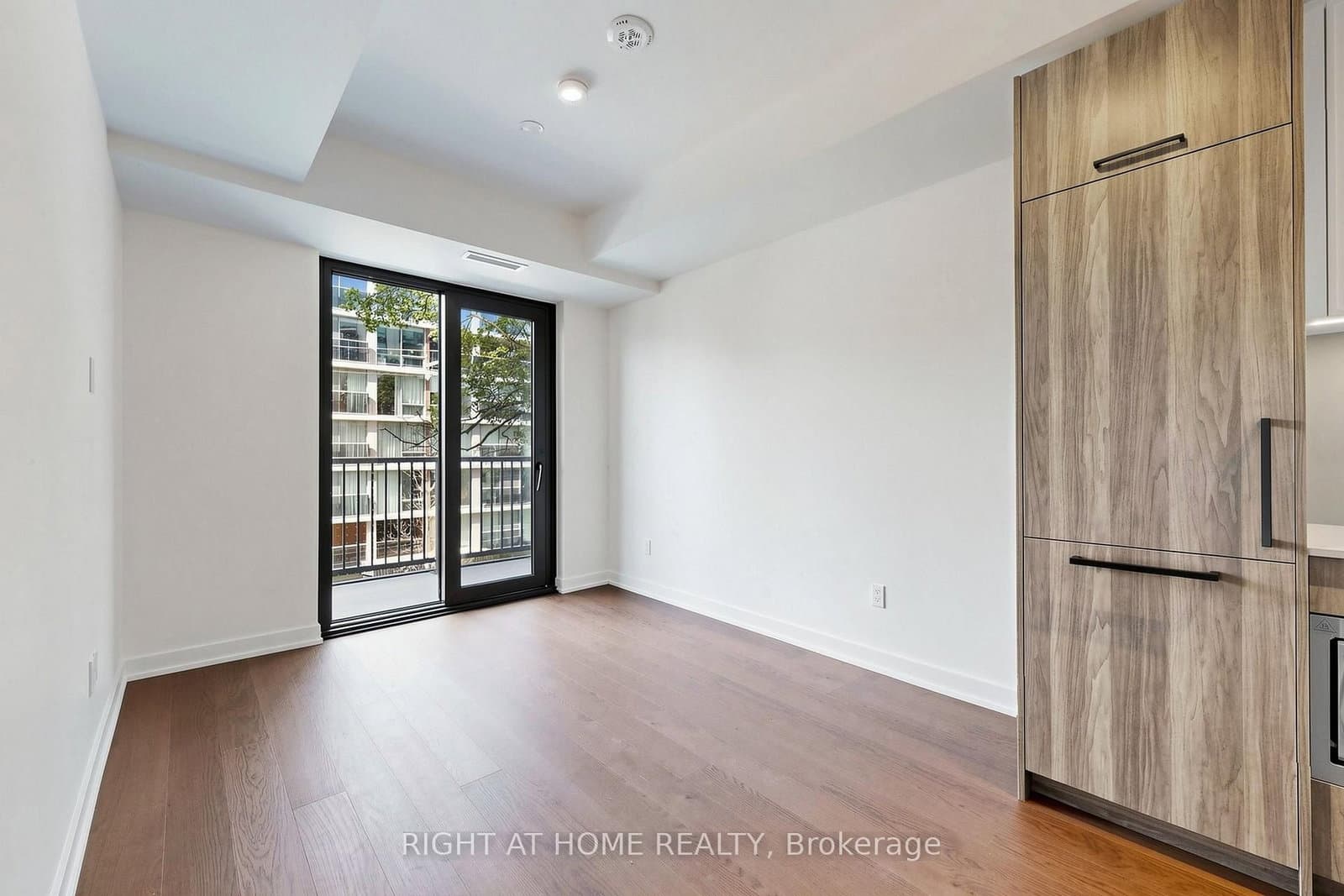 91 Montclair Avenue, Unit 521 thumbnail 6