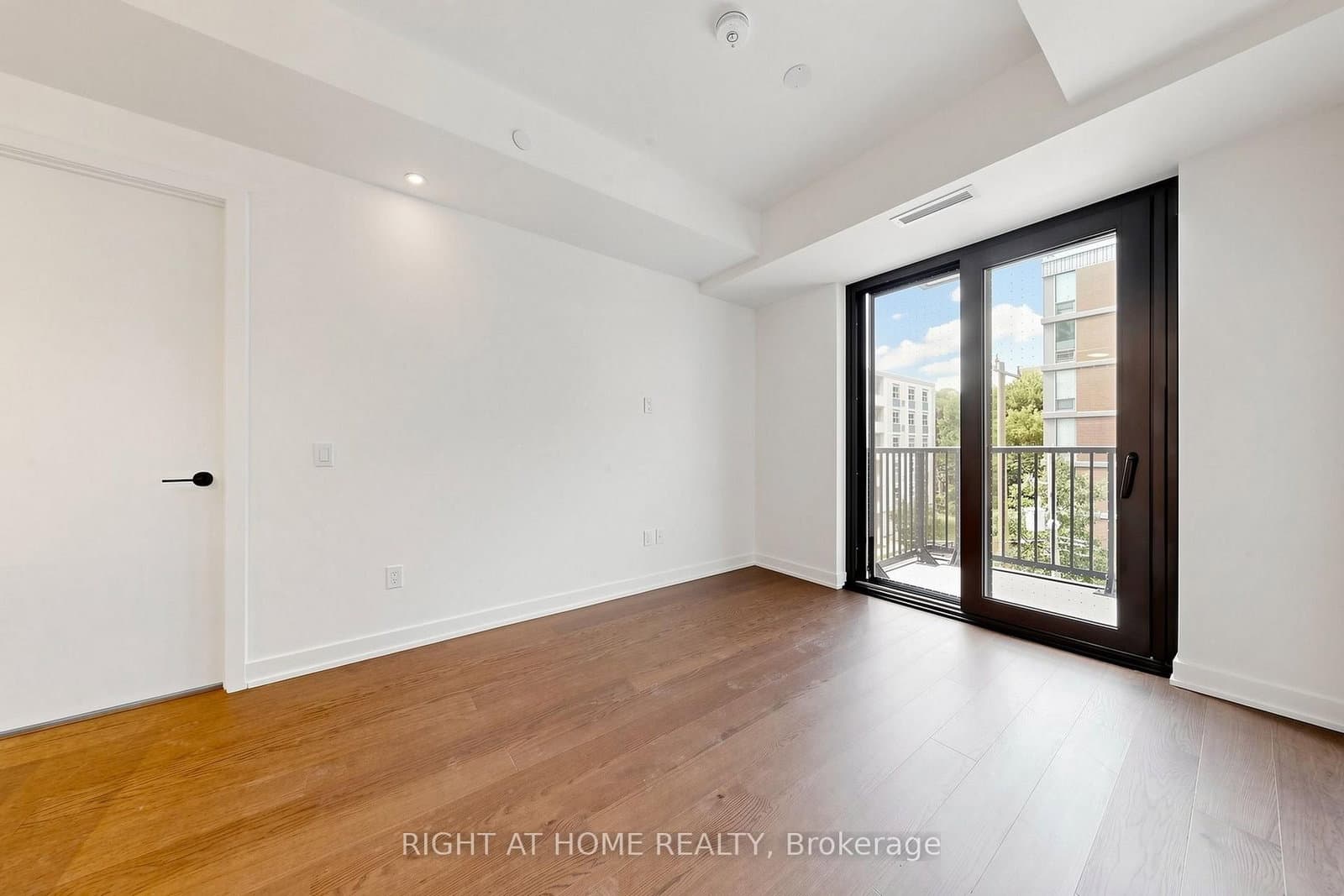 91 Montclair Avenue, Unit 521 thumbnail 7