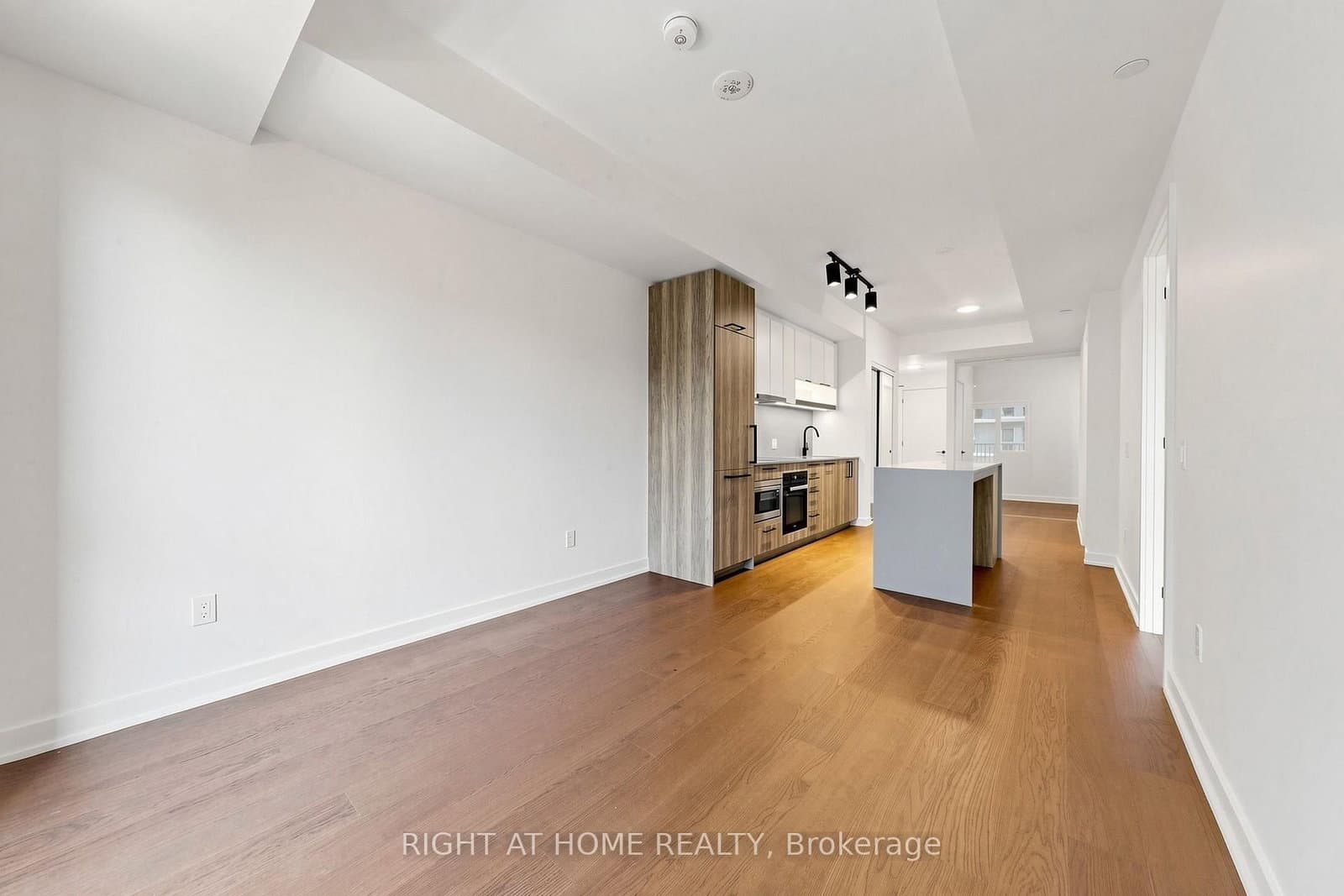 91 Montclair Avenue, Unit 521 thumbnail 9