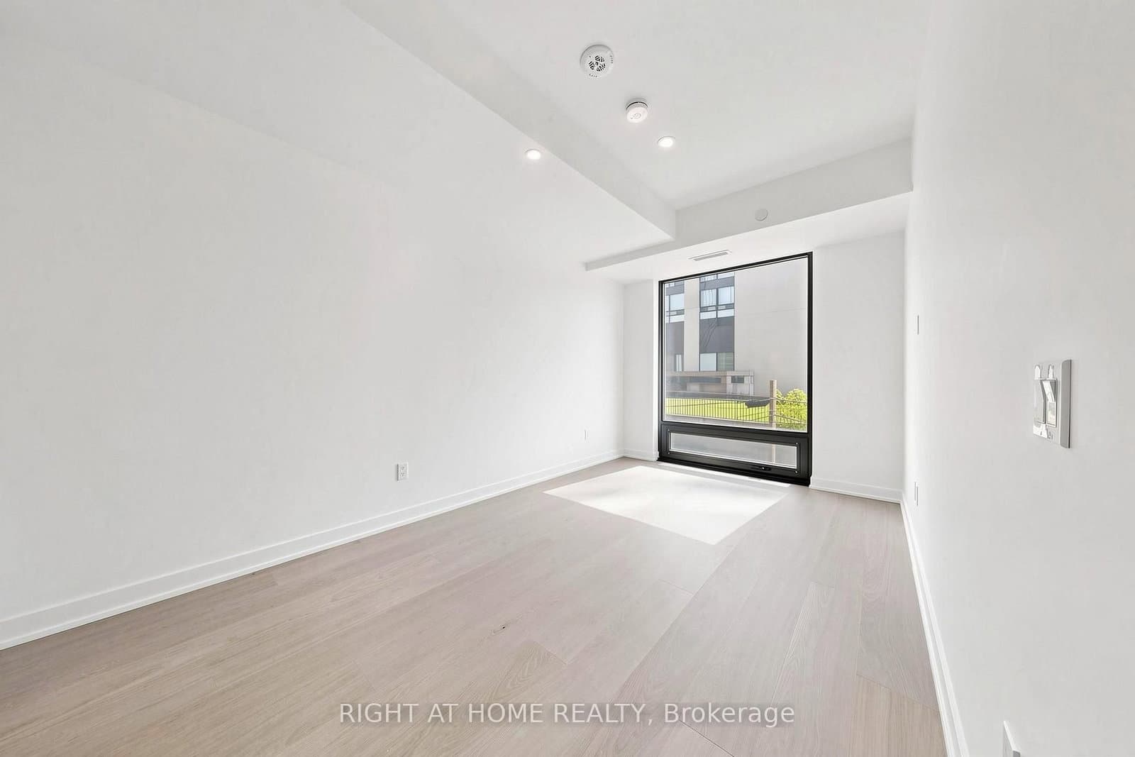 91 Montclair Avenue, Unit 536 thumbnail 16