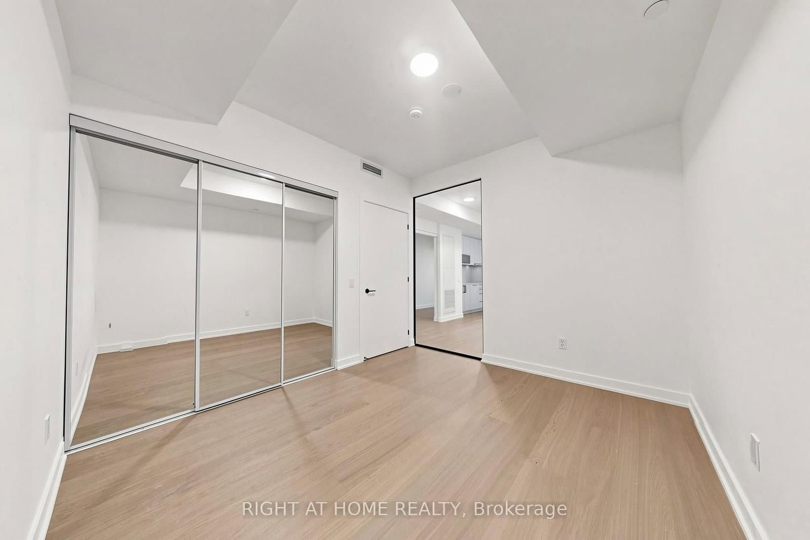 91 Montclair Avenue, Unit 536 thumbnail 29