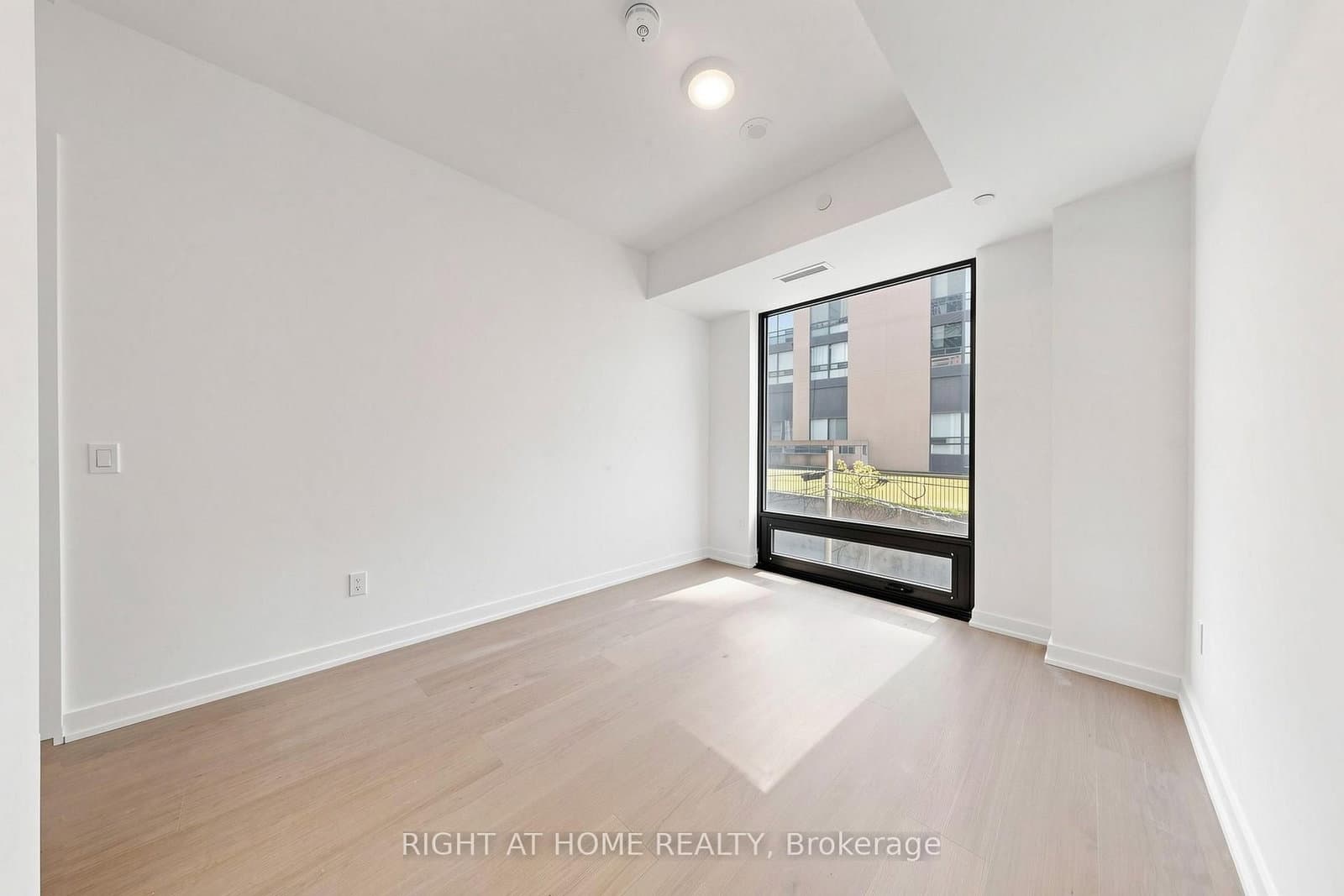 91 Montclair Avenue, Unit 536 thumbnail 8