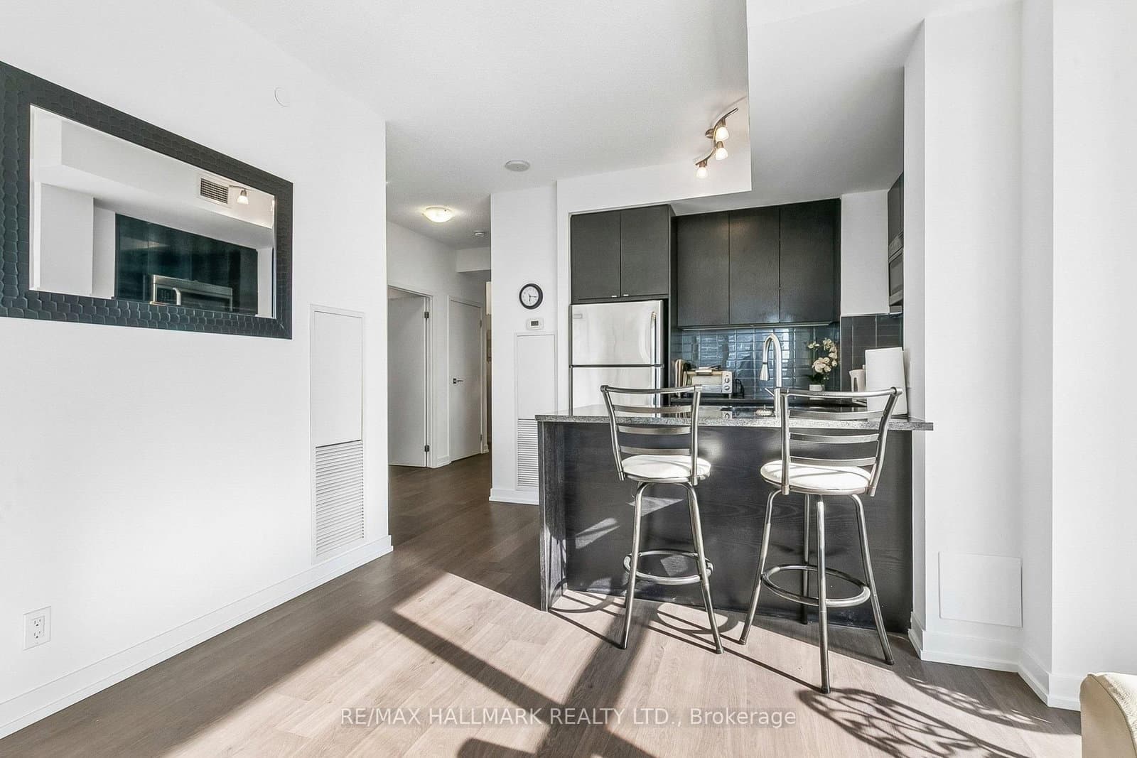 98 Lillian Street, Unit 1212 thumbnail 2
