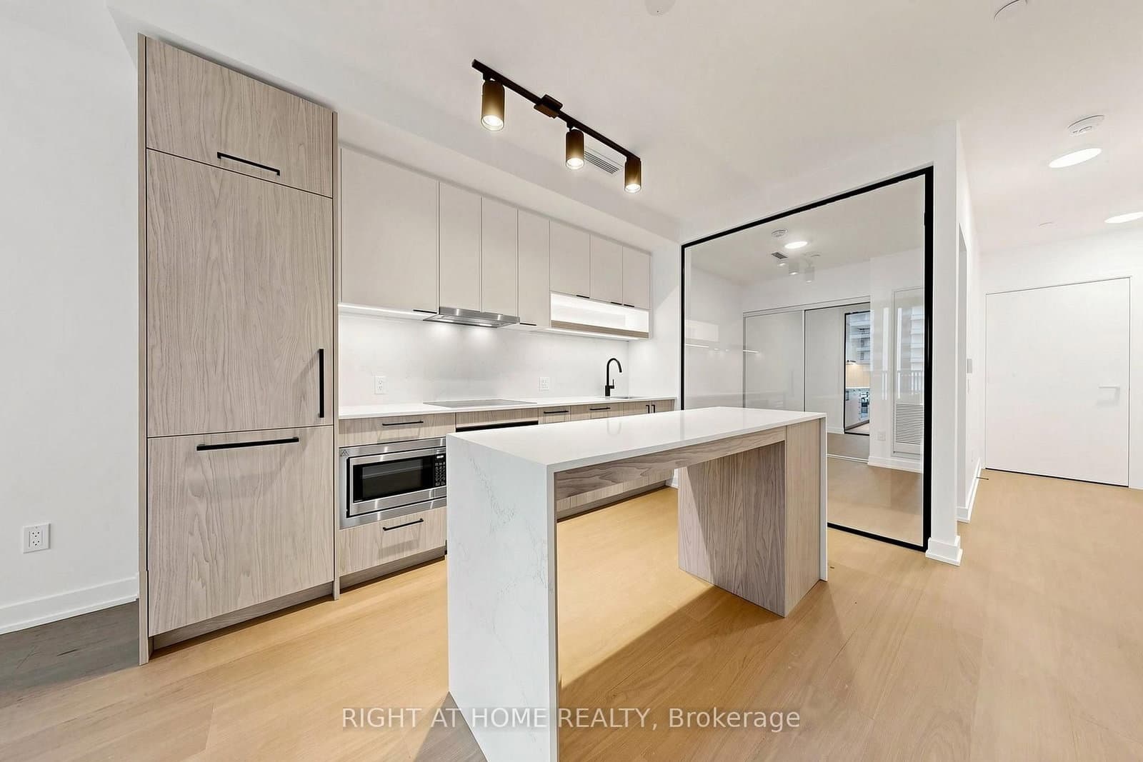 91 Montclair Avenue, Unit 832 thumbnail 10