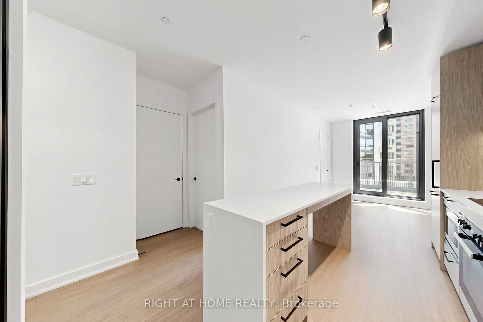91 Montclair Avenue, Unit 832 thumbnail 11