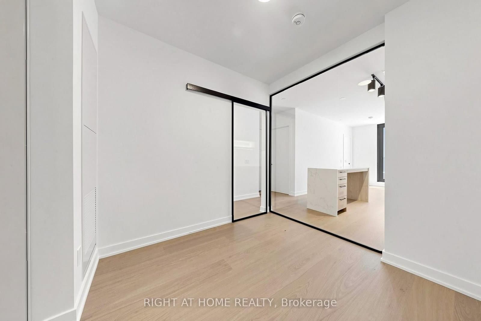 91 Montclair Avenue, Unit 832 thumbnail 24