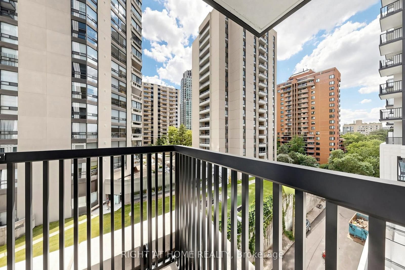 91 Montclair Avenue, Unit 832 thumbnail 32