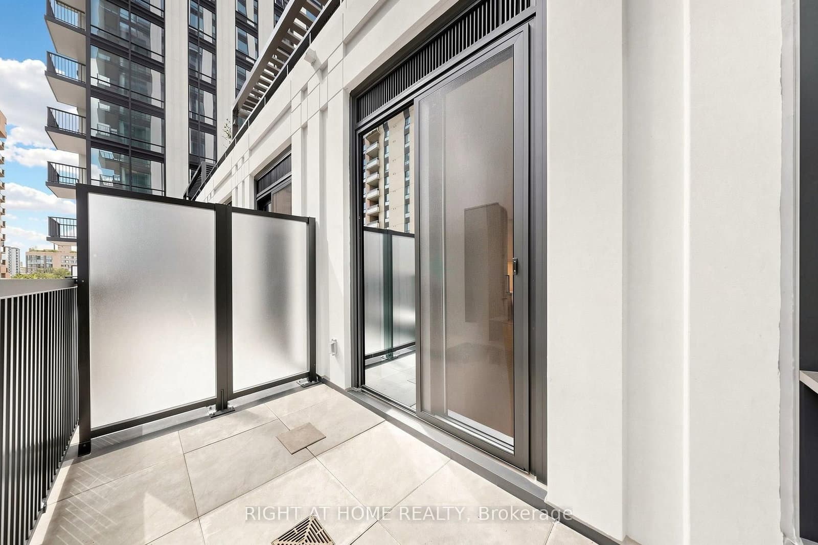 91 Montclair Avenue, Unit 832 thumbnail 34