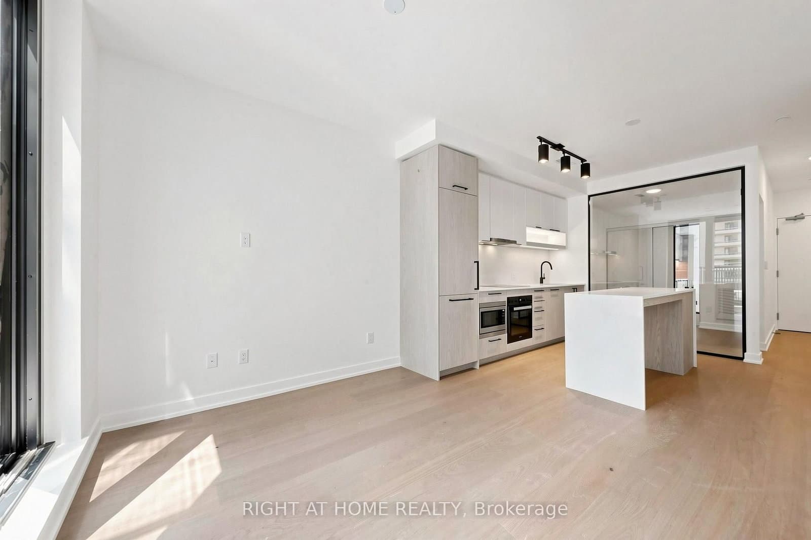 91 Montclair Avenue, Unit 832 thumbnail 6