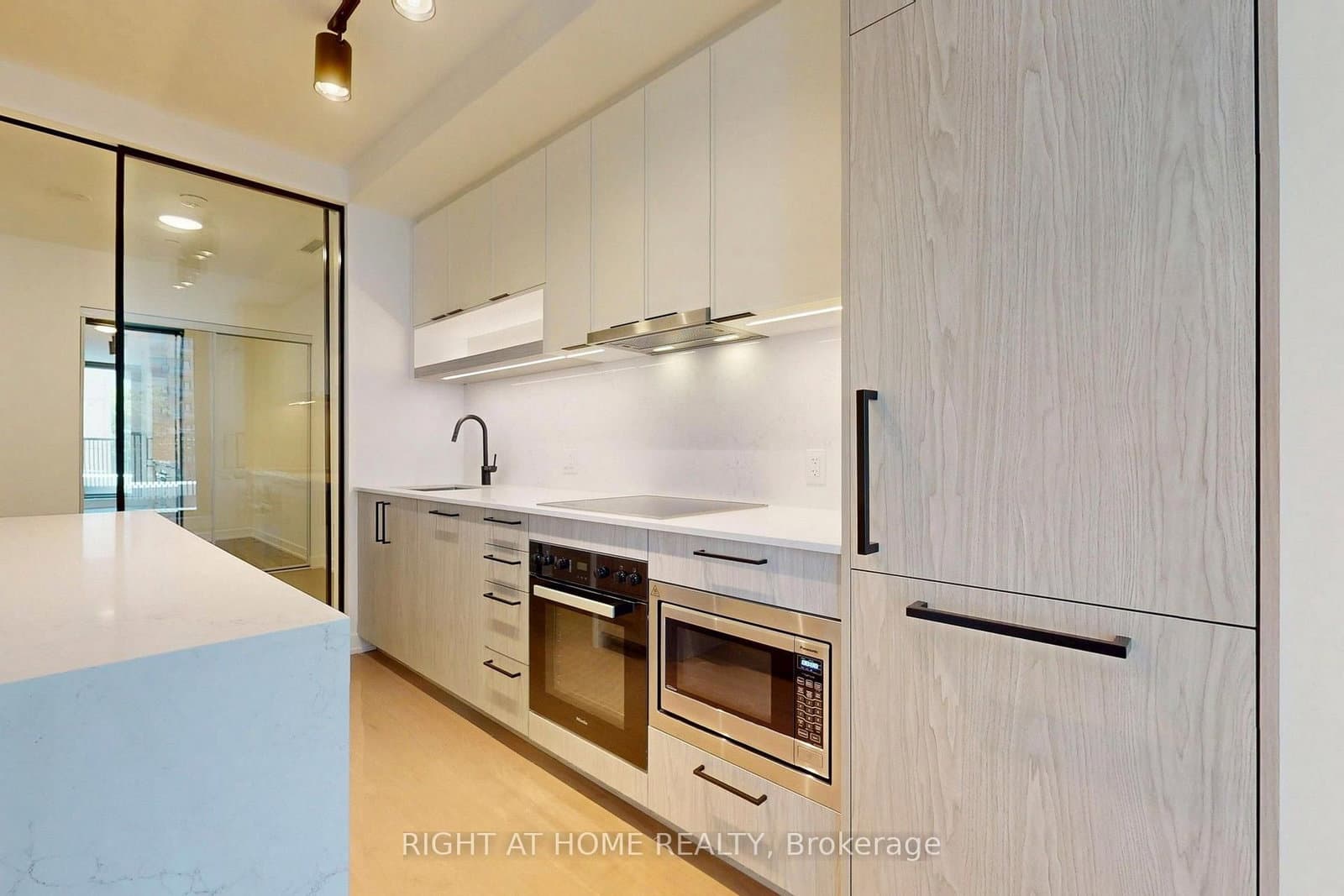 91 Montclair Avenue, Unit 837 thumbnail 12
