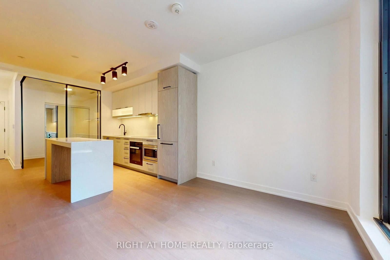 91 Montclair Avenue, Unit 837 thumbnail 9