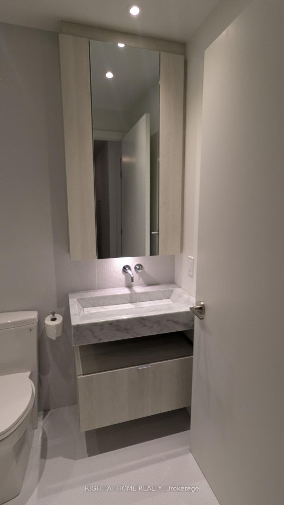 11 Yorkville Avenue, Unit 1108 thumbnail 17