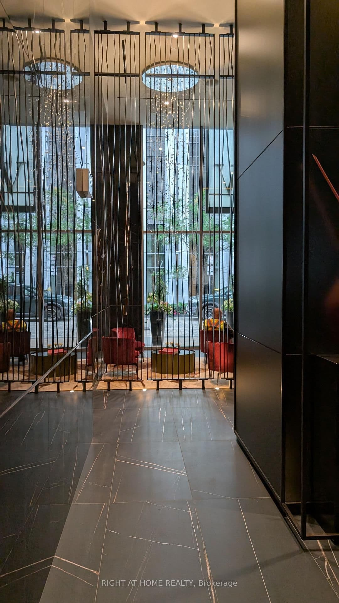 11 Yorkville Avenue, Unit 1108 thumbnail 3