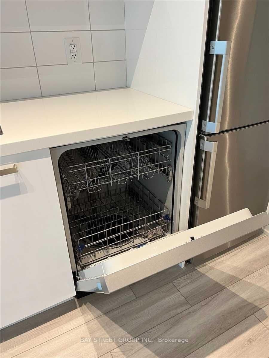 458 Richmond Street W, Unit 1504 thumbnail 13