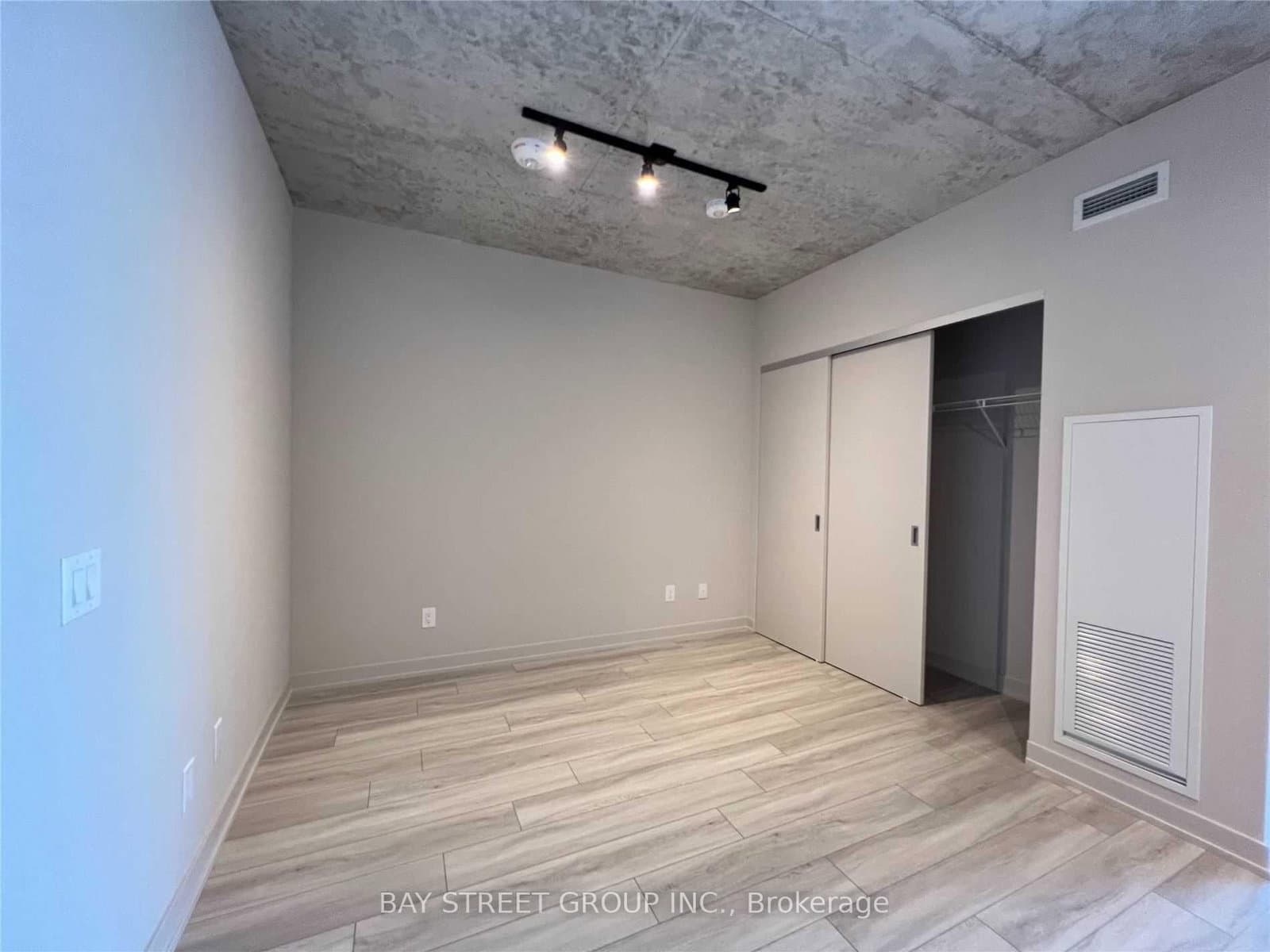 458 Richmond Street W, Unit 1504 thumbnail 9