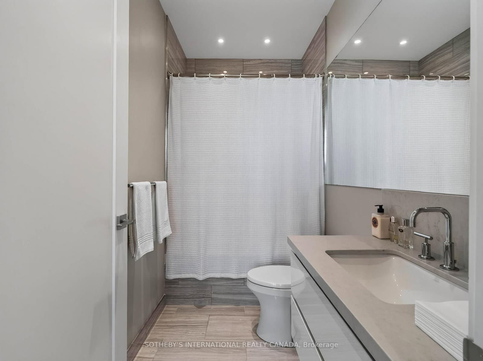 50 Charles Street E, Unit 5501 thumbnail 34